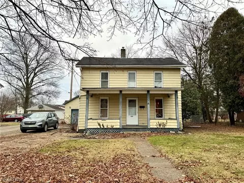 424 Front SE, New Philadelphia, OH 44663