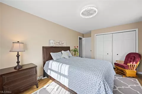 Bedroom - 5519 Riveredge Dr, Elyria, OH 44035 photo 8 of 10