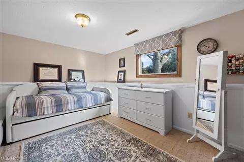 Bedroom - 5519 Riveredge Dr, Elyria, OH 44035 photo 9 of 10