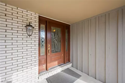 Entry Way - 5519 Riveredge Dr, Elyria, OH 44035 photo 1 of 4