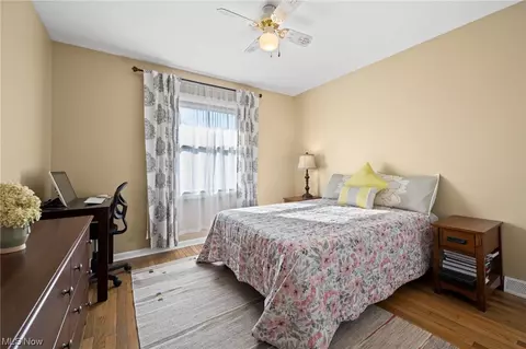 Bedroom - 5519 Riveredge Dr, Elyria, OH 44035 photo 5 of 10