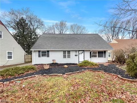 25590 Chatworth Dr, Euclid, OH 44117