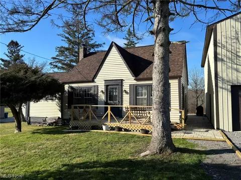 1524 State Line, Hubbard, OH 44425