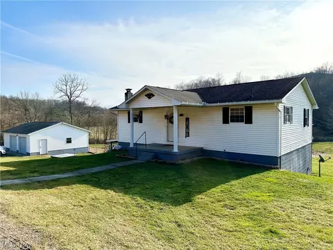 1528 Lee Creek Rd, Belleville, WV 26133