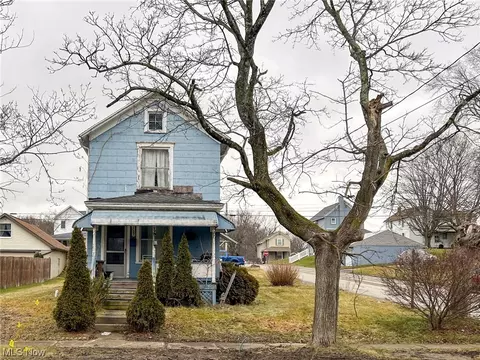 418 E Clark St, East Palestine, OH 44413