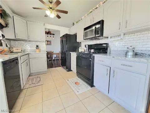2001 W 39th St, Lorain, OH 44053 photo 12