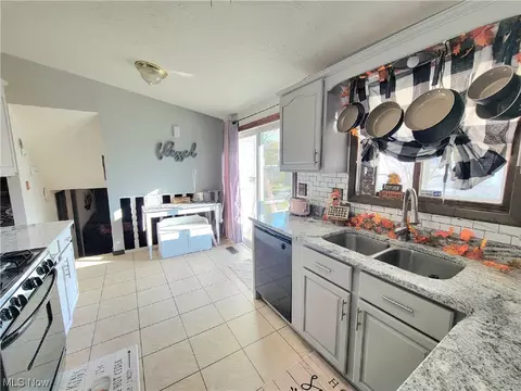 2001 W 39th St, Lorain, OH 44053 photo 13