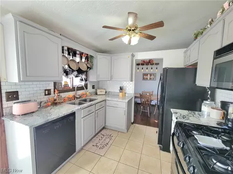 2001 W 39th St, Lorain, OH 44053 photo 10