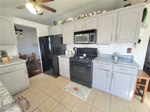 2001 W 39th St, Lorain, OH 44053 photo 9