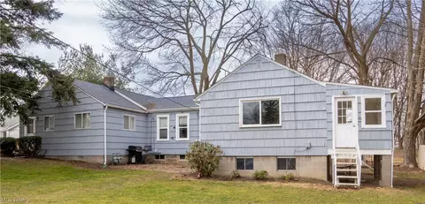 32 Lee Rd, Painesville, OH 44077