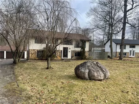 5841 Lyric Dr, New Franklin, OH 44216