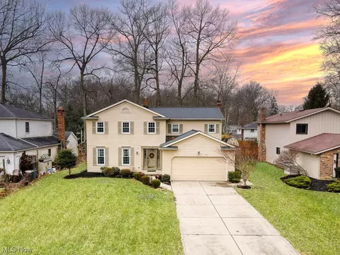 3954 Deepwoods Way, North Olmsted, OH 44070