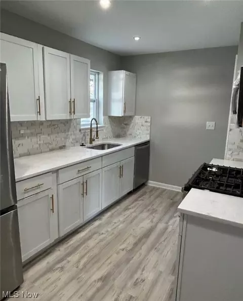20908 Hansen Rd, Maple Heights, OH 44137 photo 3