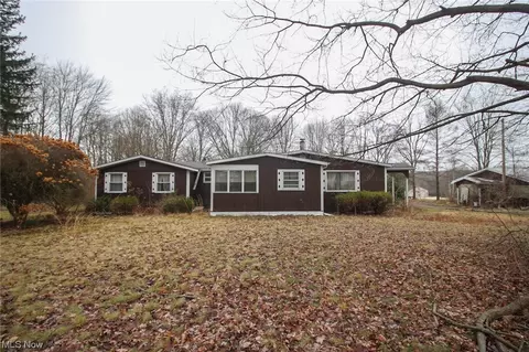 799 Collar Price NE, Brookfield, OH 44403