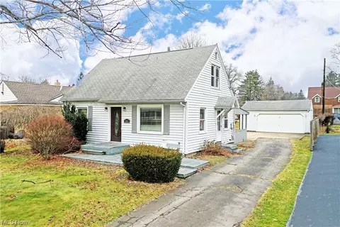 1414 Moncrest Dr NW, Warren, OH 44485