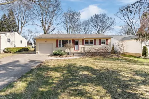 293 Stratford Ave, Wadsworth, OH 44281
