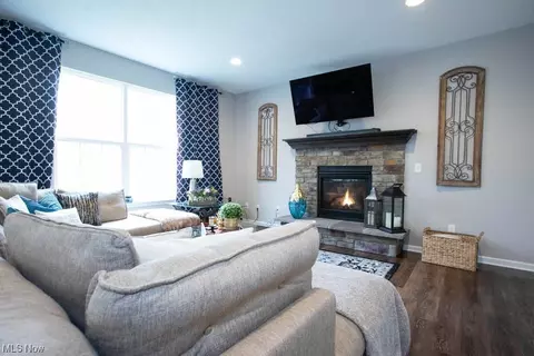 3739 Azalea St, Aurora, OH 44202 photo 2