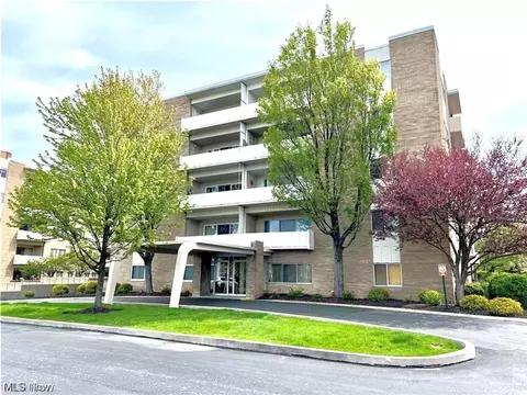 2089 Wooster Rd, Rocky River, OH 44116