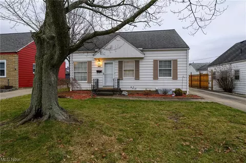 3143 Oakwood Dr, Cuyahoga Falls, OH 44221