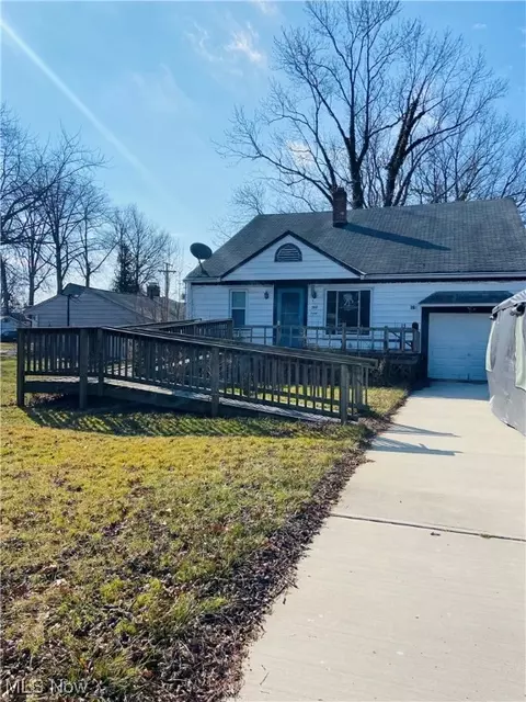 764 E 331st St, Eastlake, OH 44095