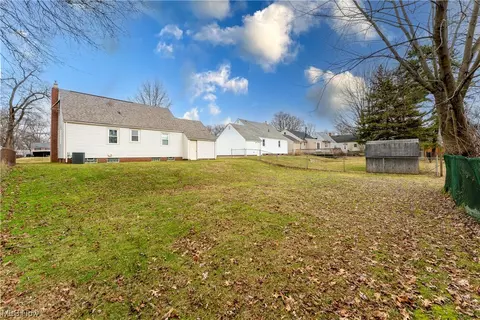 Exterior - 2924 17th St NW, Canton, OH 44708 photo 2 of 6