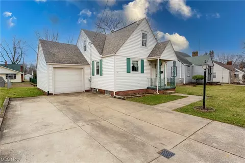 Exterior - 2924 17th St NW, Canton, OH 44708 photo 5 of 6