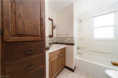 Bath - 2924 17th St NW, Canton, OH 44708 photo 1 of 2