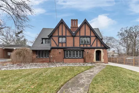 40 N Portage Path, Akron, OH 44303