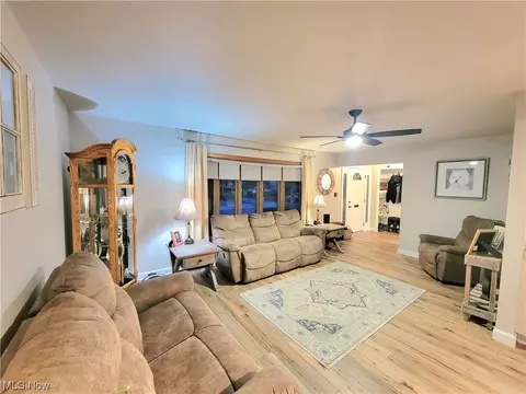 2011 Camelot Dr, Parma, OH 44134 photo 3
