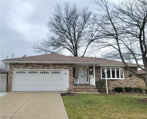 2011 Camelot Dr, Parma, OH 44134