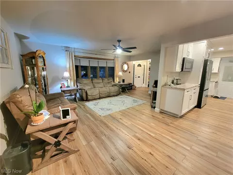 2011 Camelot Dr, Parma, OH 44134 photo 5