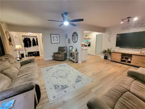 2011 Camelot Dr, Parma, OH 44134 photo 6