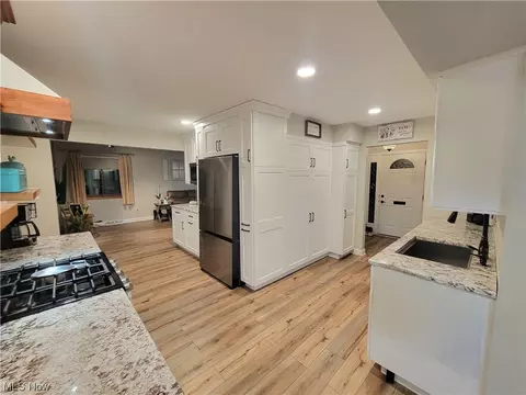 2011 Camelot Dr, Parma, OH 44134 photo 13