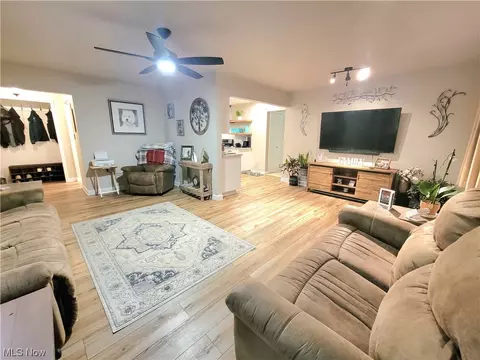 2011 Camelot Dr, Parma, OH 44134 photo 8