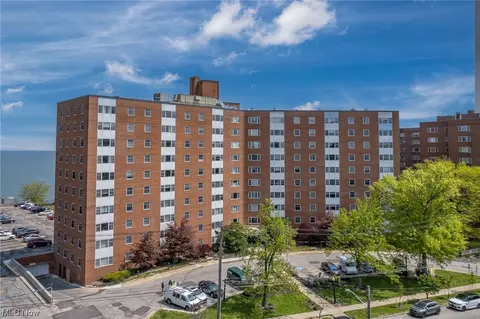 11850 Edgewater #419, Lakewood, OH 44107