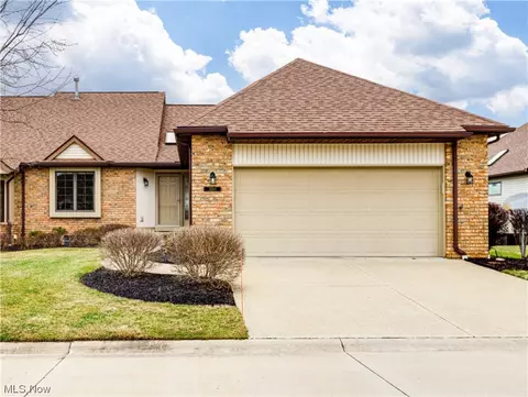 2559 River Downs #10, Stow, OH 44224