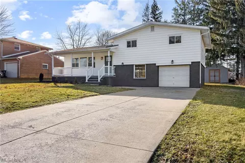 828 Highland Ave, Wadsworth, OH 44281
