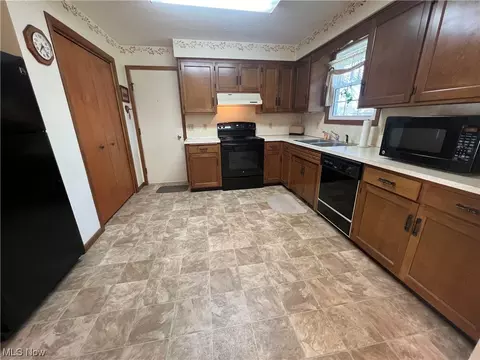 149 Calico Dr, Dover, OH 44622 photo 9
