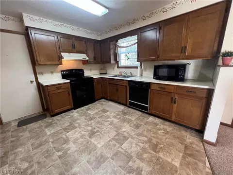 149 Calico Dr, Dover, OH 44622 photo 7