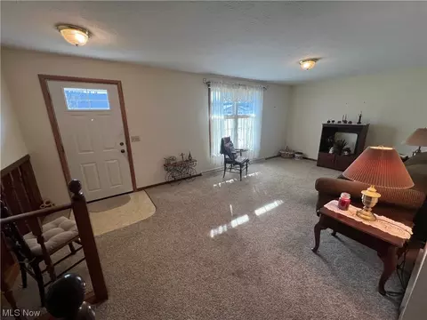 149 Calico Dr, Dover, OH 44622 photo 2