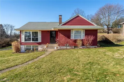 1461 Chatham Ave NE, North Canton, OH 44720