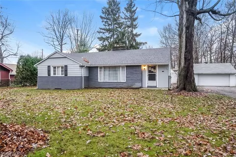 27 E Shore Blvd, Eastlake, OH 44095