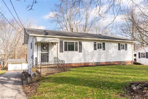 1838 Toombs Dr, Akron, OH 44306