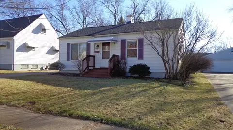 166 John St, Bedford, OH 44146