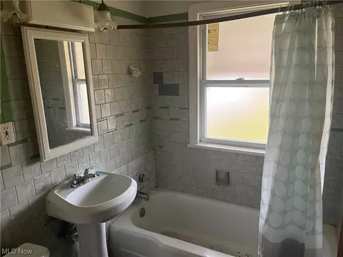 316 E 246th St, Euclid, OH 44123 photo 6