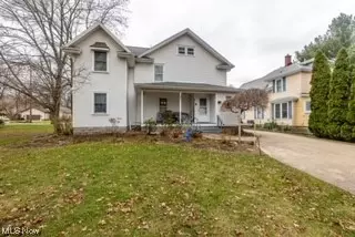 Exterior - 7341 Maple St, Mentor, OH 44060 photo 4 of 7