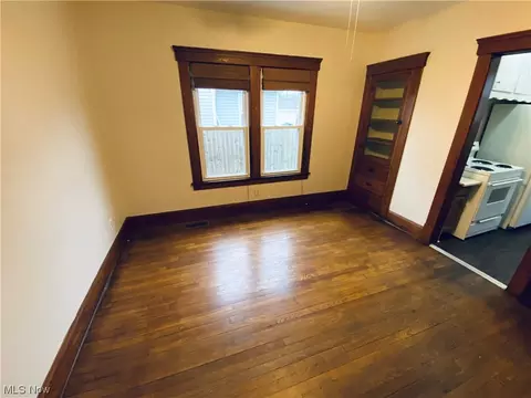 110 Princeton, Elyria, OH 44035 photo 4