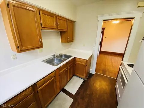110 Princeton, Elyria, OH 44035 photo 6