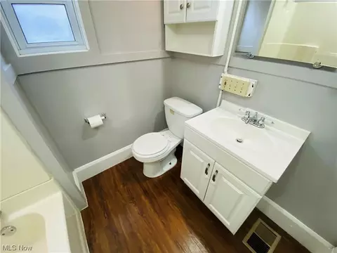 110 Princeton, Elyria, OH 44035 photo 13