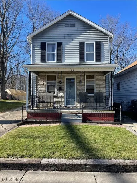 424 S Sycamore St, Ravenna, OH 44266
